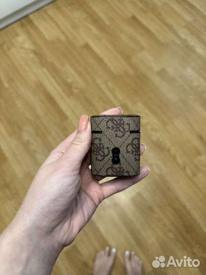 Чехол guess на наушники airpods 1 и 2