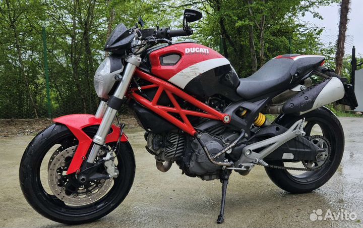 Ducati monster 696