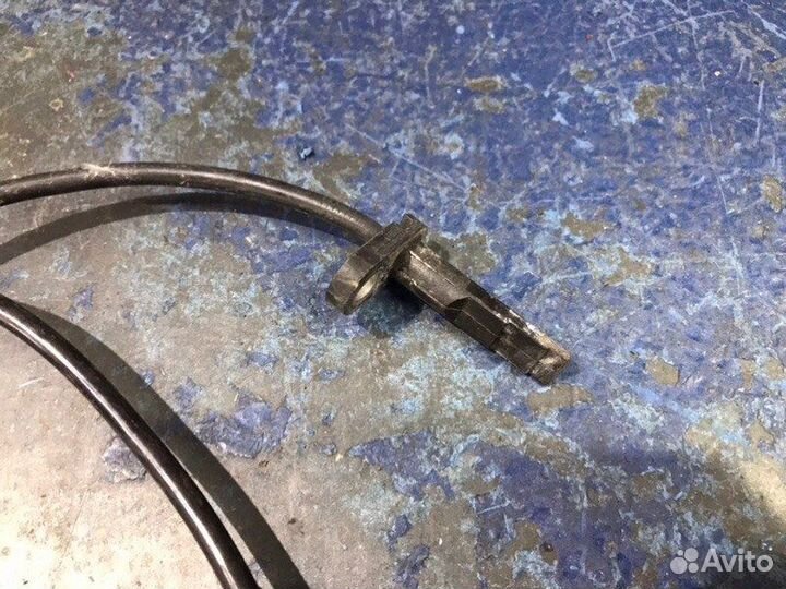 Датчик ABS задний правый Nissan Teana J32