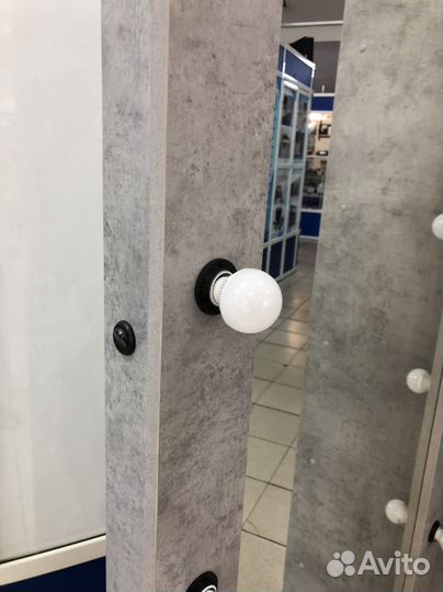 Зеркало в полный рост с пеналом