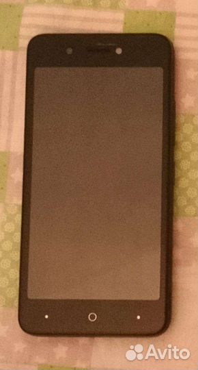 Смартфон itel