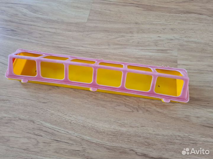 Кормушка для домашней птицы