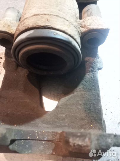 Суппорты передние VW Jetta 5