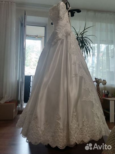 Свадебное платье со шлейфом, 48,50,52