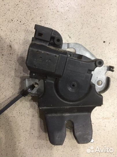 Замок крышки багажника Mitsubishi Lancer 10