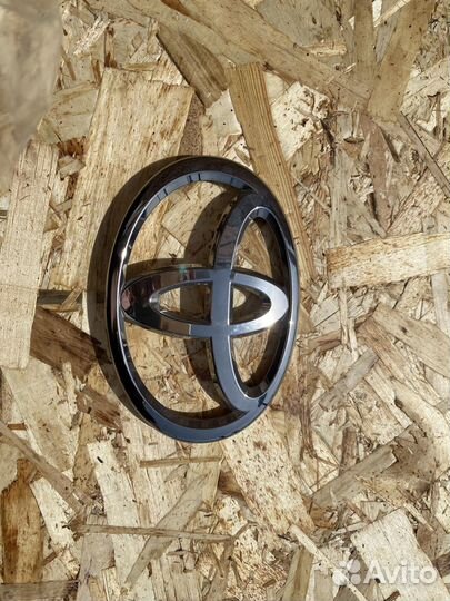 Эмблема toyota 20022