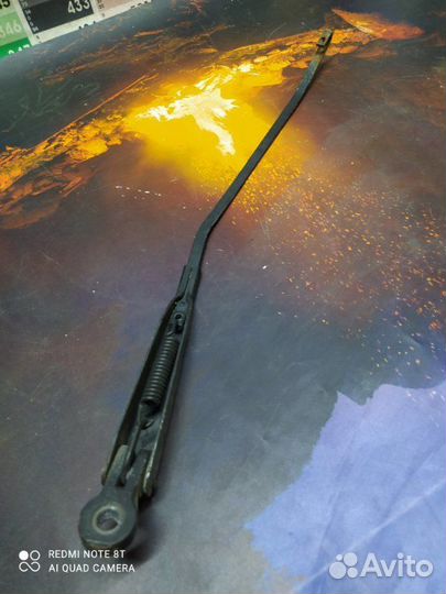 Поводок стеклоочистителя правый Renault Kangoo 1