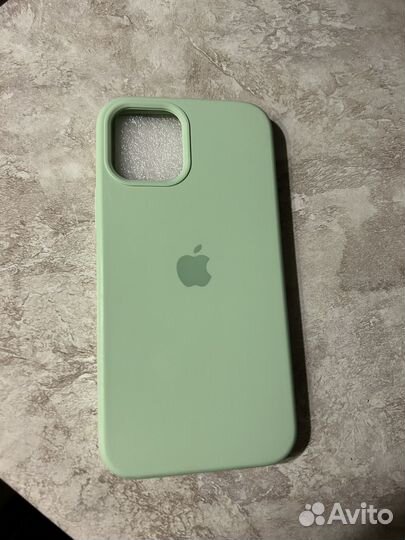 Чехлы на телефон iPhone 12