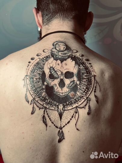 Мастер татуировки