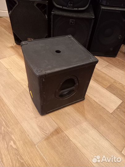 Behringer B1200D-PRO - активный сабвуфер, 12