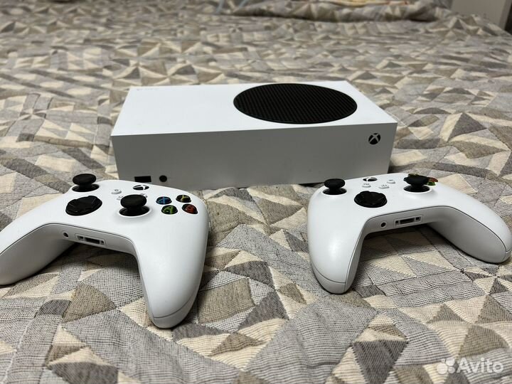 Xbox Series S + 2 геймпада