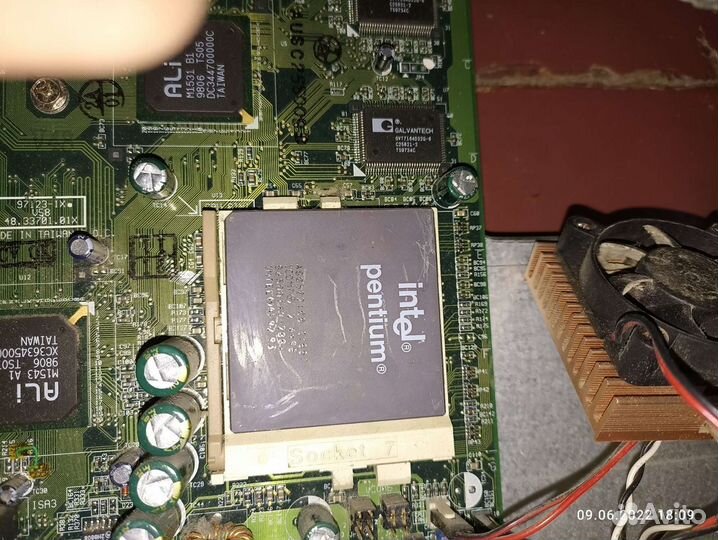 Корпус для компьютера компьютер. ретро