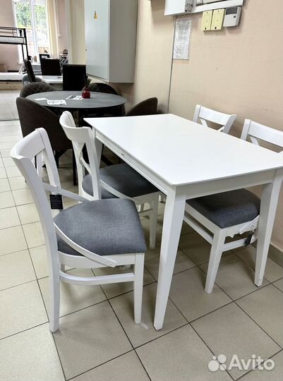 Стол. Кухонный стол