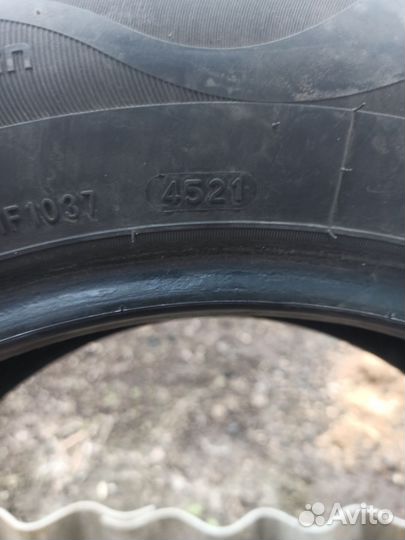 Royal Black Royal Mile 215/65 R16 98H