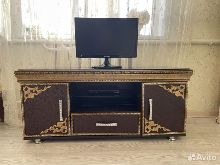 Подставка под телевизор