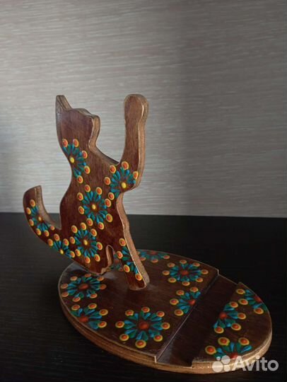 Подставка для телефона из дерева