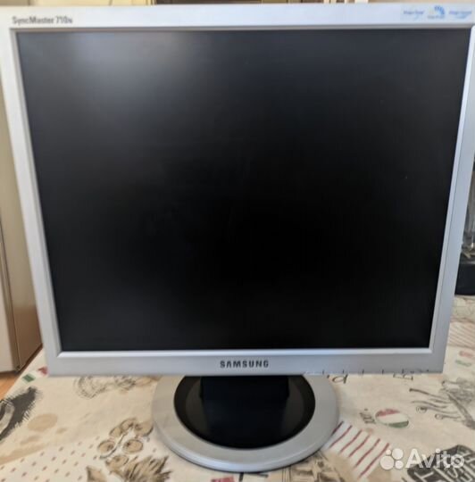 Монитор Samsung