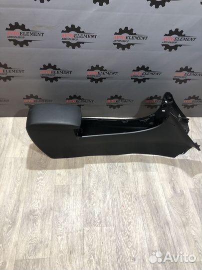 Подлокотник Мазда 3 BL