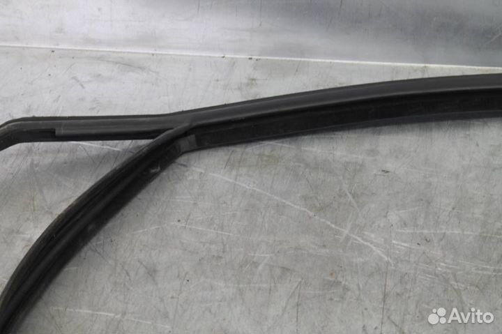 Уплотнитель стекла двери передней левой Chevrolet