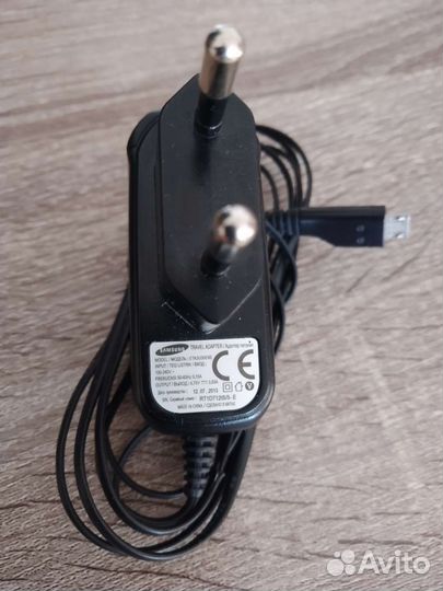 Блоки питания (сетевые адаптеры) разные