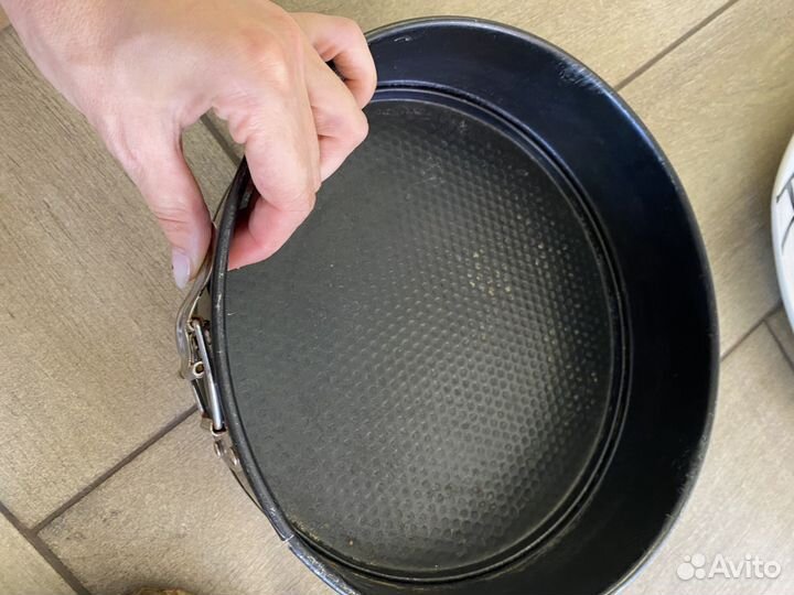 Шприц, формы для выпечки, доска для лепки теста