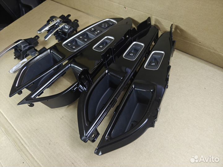 Вставки в двери, ручки Outlander 3 комплект