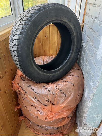 Bridgestone Blizzak Spike-01 215/60 R16 95T