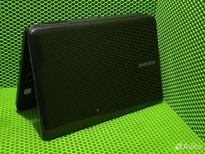 Ноутбук samsung Intel Core i3- m380