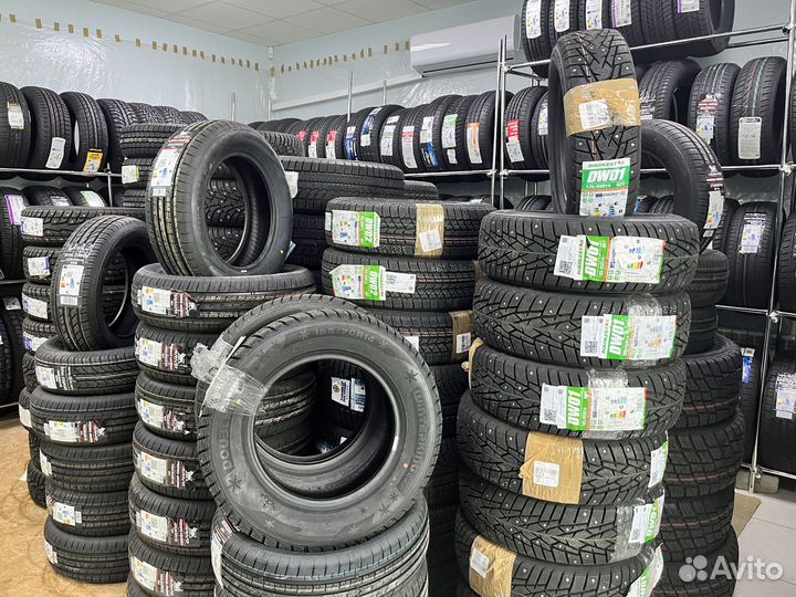 Royal Black Royal Performance 235/65 R17 108H