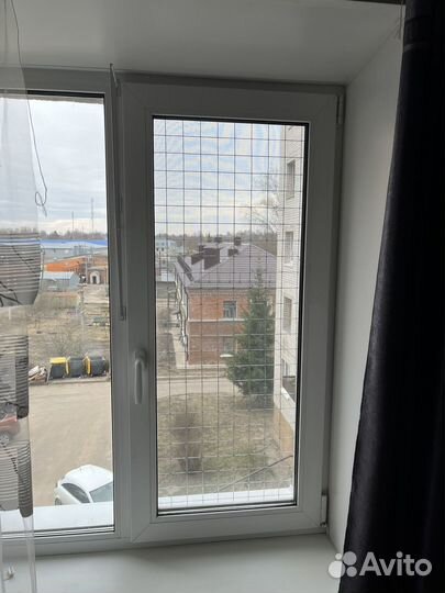 Зашитная металическая решетка на окно. Антикошка