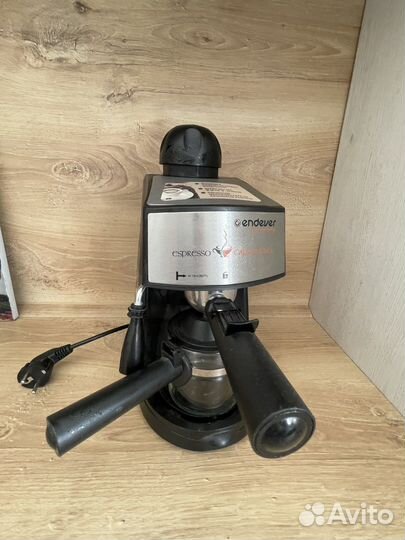 Кофеварка рожковая с капучиннатором