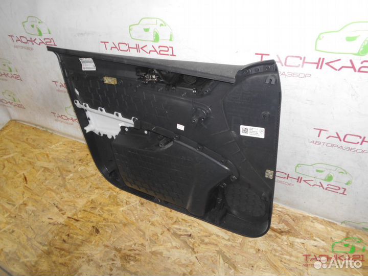 Обшивка двери передней правой skoda Rapid (2013)