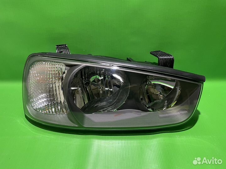 Фара правая Hyundai Elantra 2000-2003
