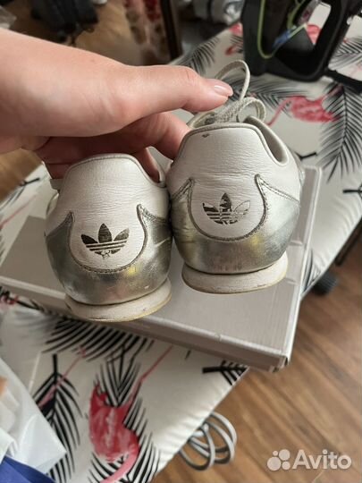 Кроссовки adidas серебряные