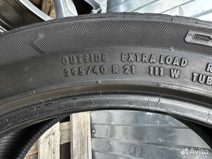 Continental CrossContact UHP E 295/40 R21 111W