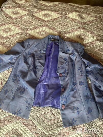 Костюм женский юбка и пиджак