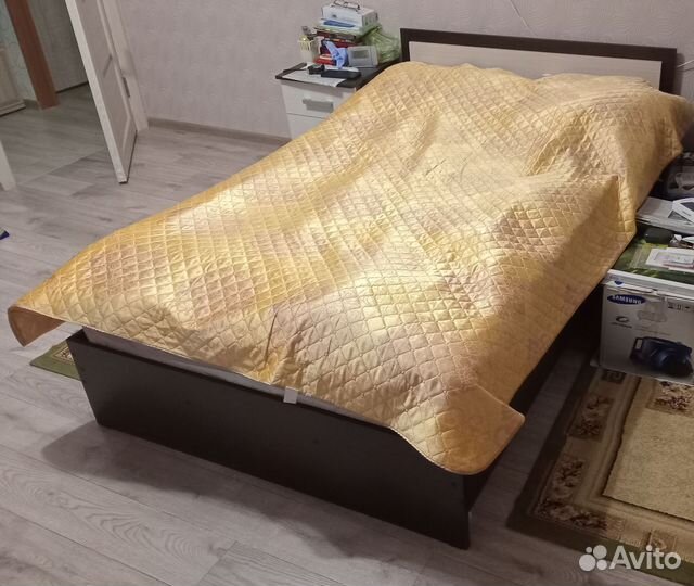 Полутороспальная кровать