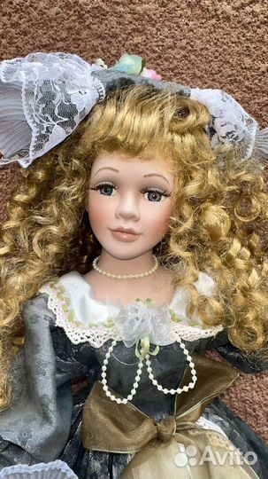 Кукла фарфоровая коллекционная