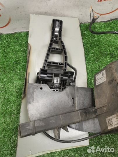 Замок двери передний левый Ford Focus 3 хетчбек