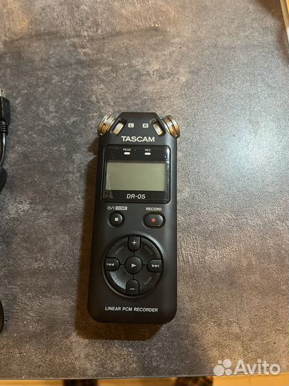 Диктофон tascam dr-05