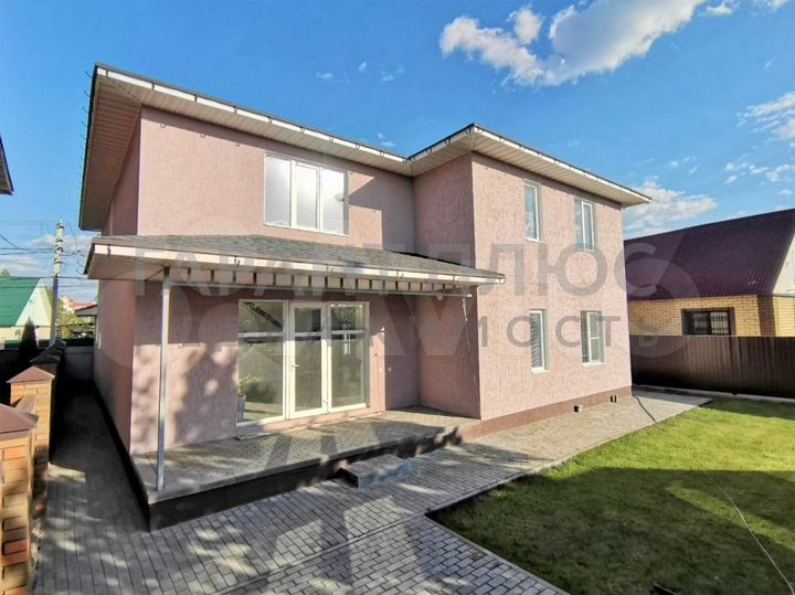 Коттедж 240 м² на участке 4,5 сот.