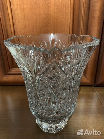 Большая хрустальная ваза для цветов