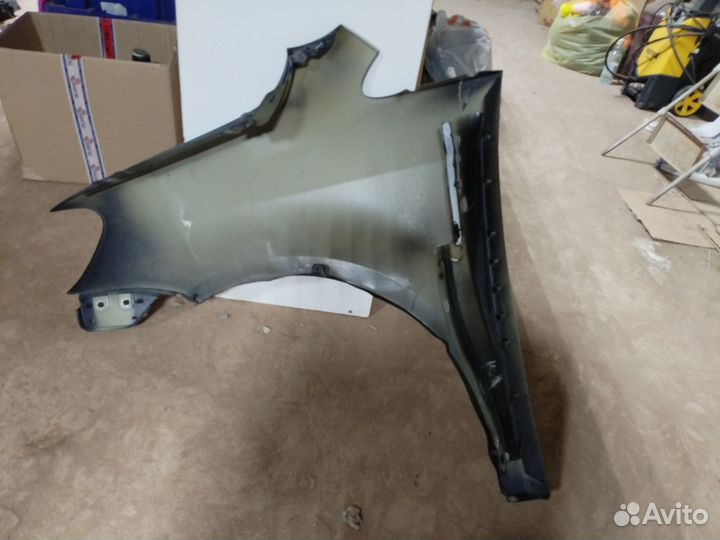 Крыло переднее правое