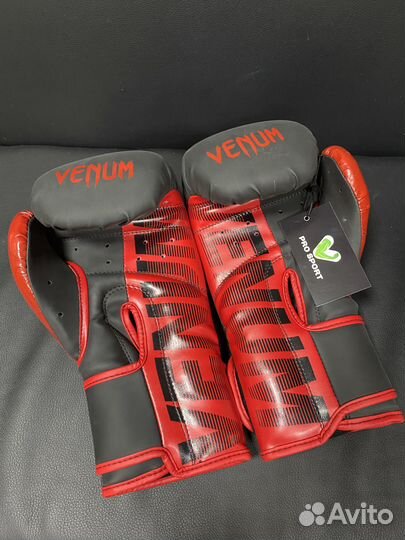Боксерские перчатки venum