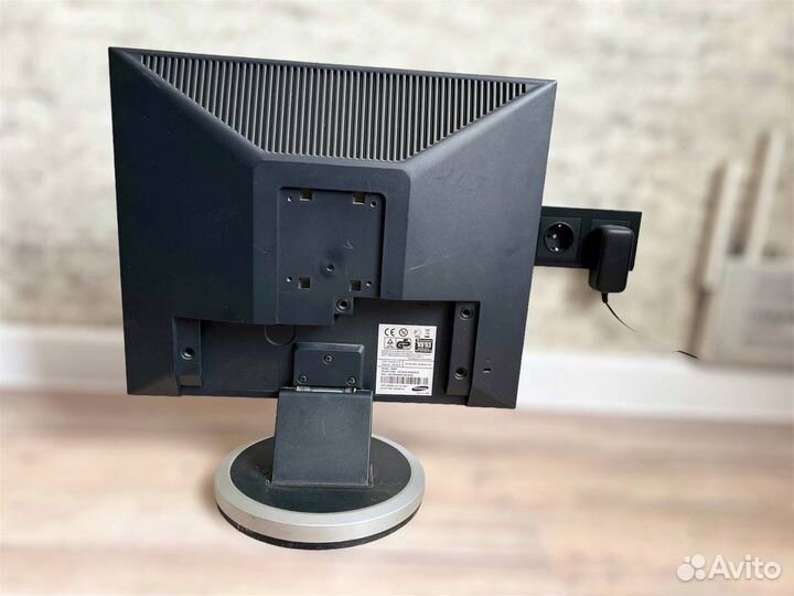 Монитор samsung syncmaster 940n