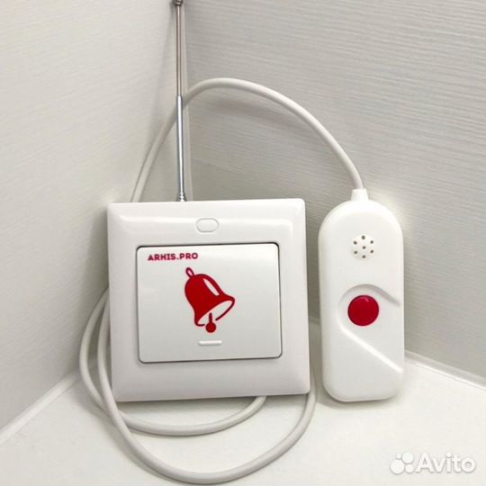 Кнопка вызова персонала с выносной кнопкой в руку