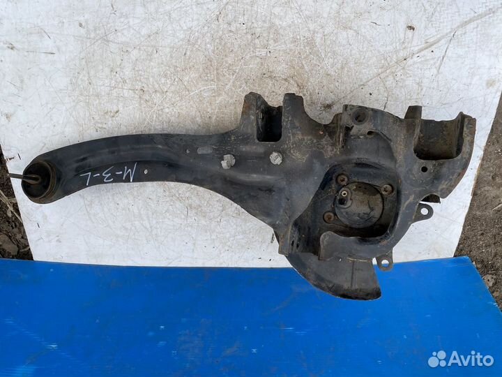 Mazda 3 BK задний левый рычаг(кулак)