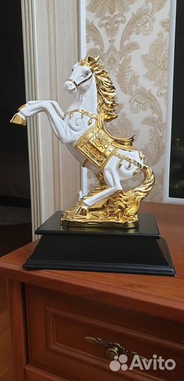 Сувениры статуэтки