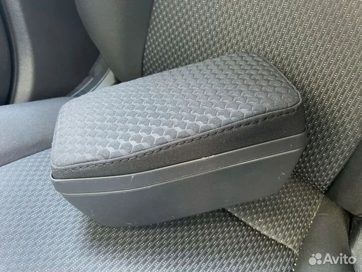 Чехол на подлокотник LADA Priora 1 узор соты