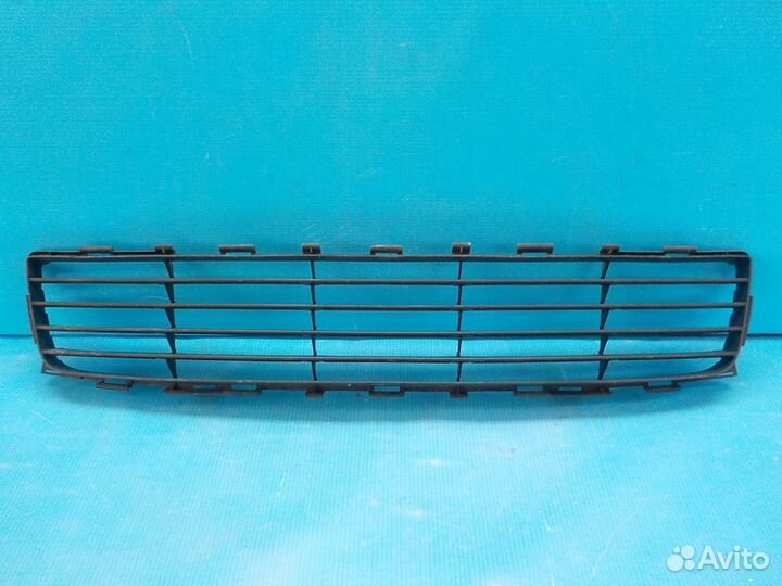 Решетка переднего бампера центральная toyota Auris